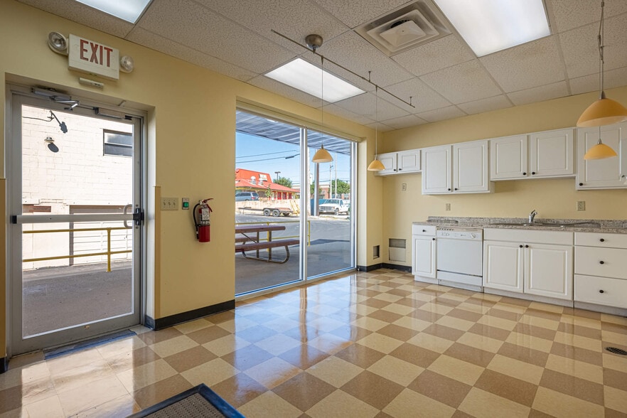 More Photos Of 3040-3050 S Kettering Blvd, Moraine Freestanding For Sale