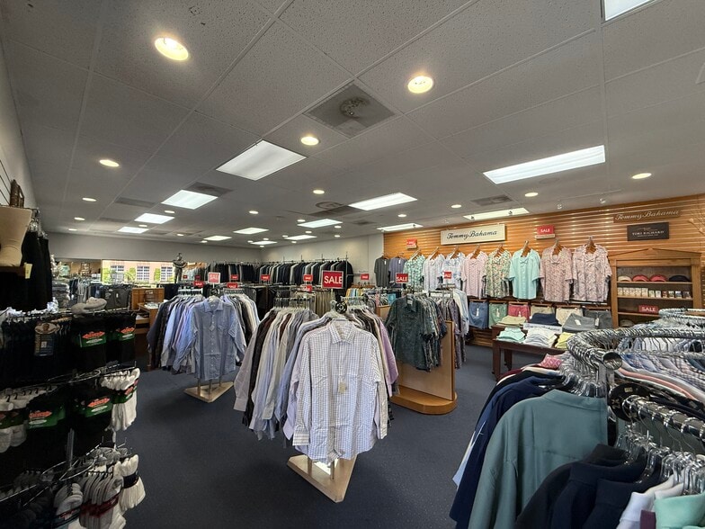 More Photos Of 4333 S Tamiami Trl, Sarasota Unknown For Lease