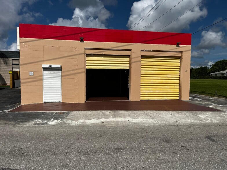 Primary Photo Of 309 NE 3rd St, Boynton Beach Light Distribution For Lease