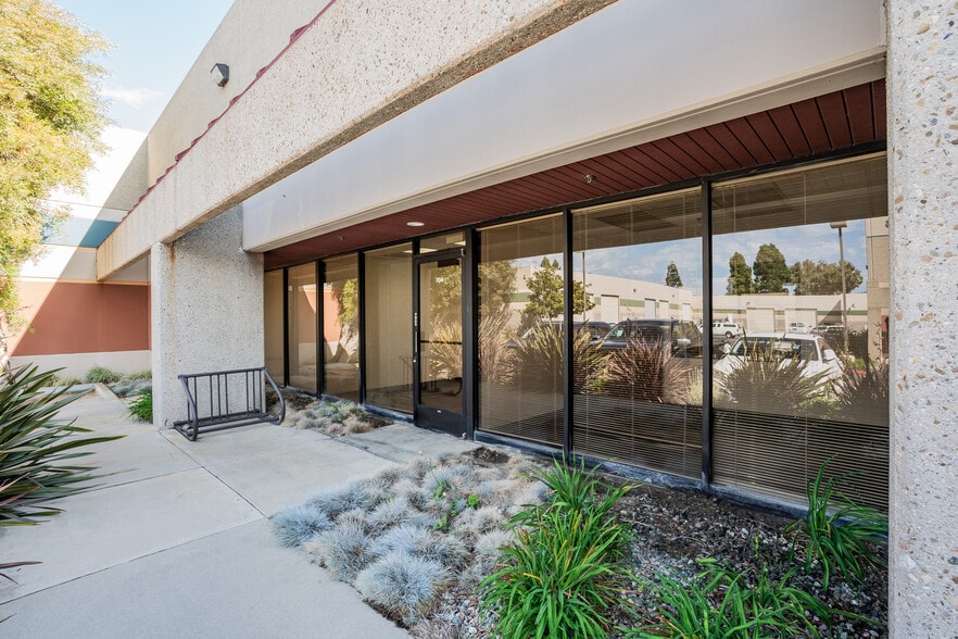 More Photos Of 1937 Goodyear Ave, Ventura Warehouse For Lease