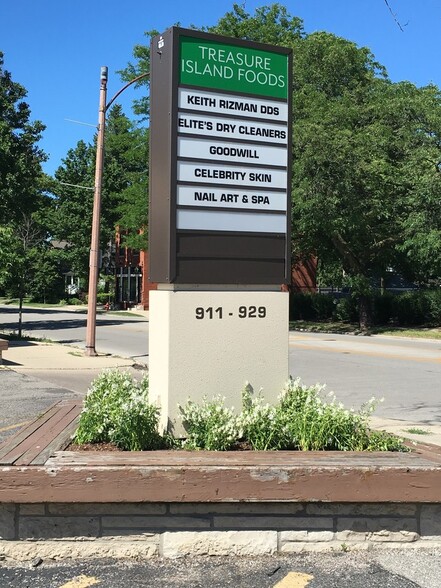 More Photos Of 909-929 Ridge Rd, Wilmette Unknown For Lease