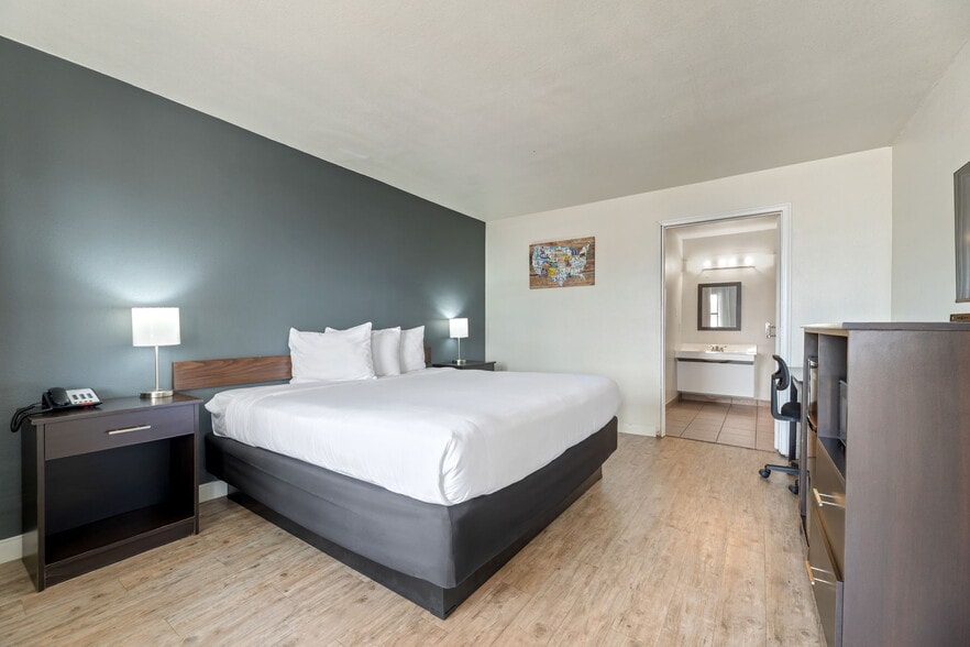 More Photos Of 108 FM 1821, Mineral Wells Hotel For Sale