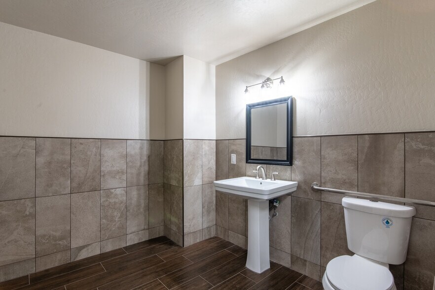 More Photos Of 4100 Well Tech Way, Bakersfield Warehouse For Lease