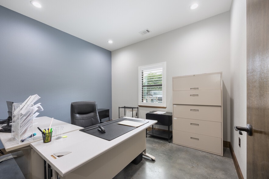 More Photos Of 299 W Eldorado Pky, McKinney Office For Sale