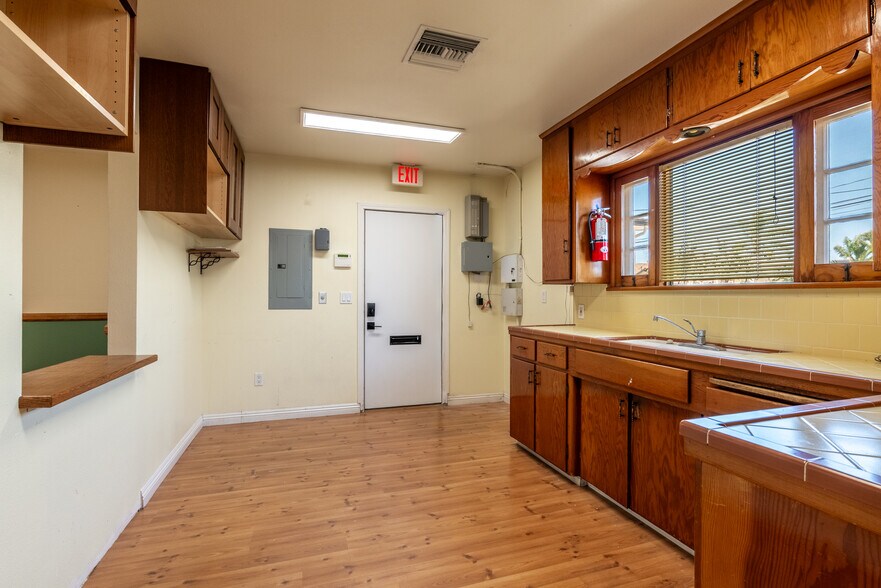More Photos Of 19361 Beach Blvd, Huntington Beach Medical For Lease