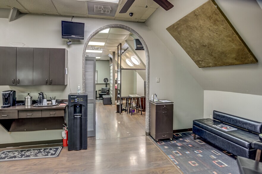 More Photos Of 1086 W Rex Rd, Memphis Freestanding For Sale