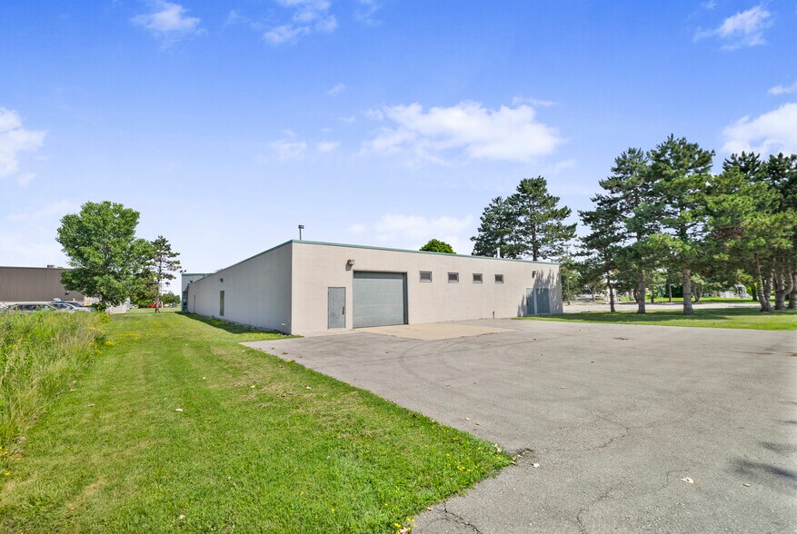More Photos Of 3405 Rhodes Dr, Windsor Medical For Lease
