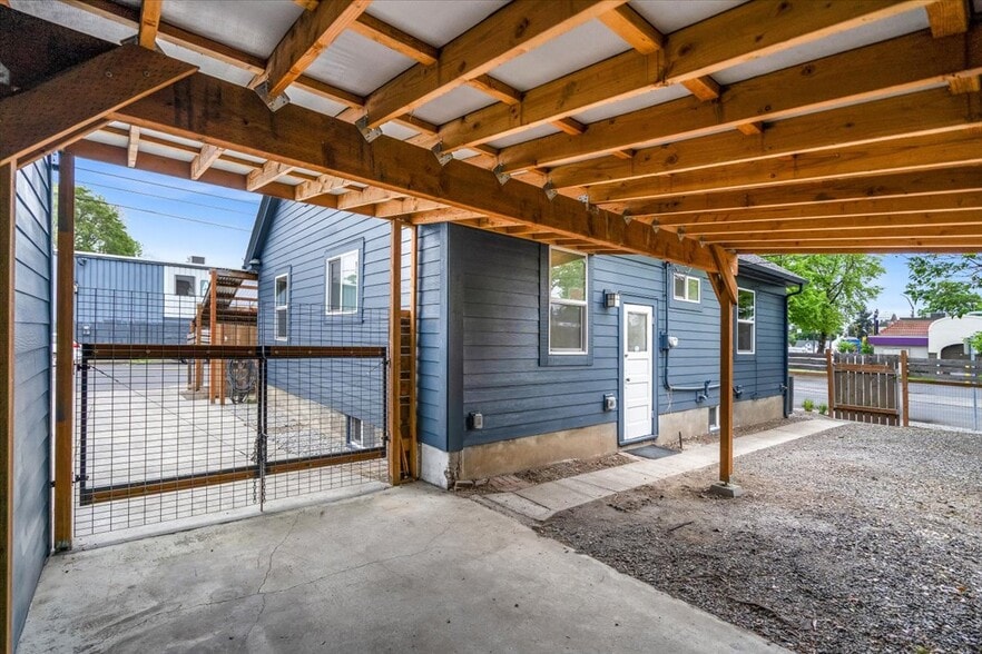 More Photos Of 3327 SE 50th Ave, Portland Office Residential For Sale