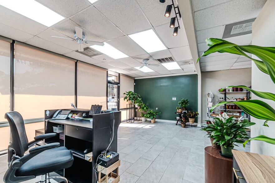 More Photos Of 16522-16536 Park Row, Houston Light Distribution For Lease