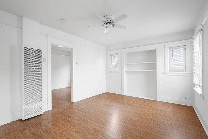 More Photos Of 2006 Strongs Dr, Venice Apartments For Sale