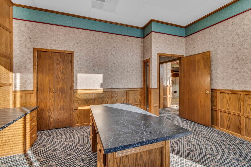 More Photos Of 112 S Pine St, Norborne Bank For Sale