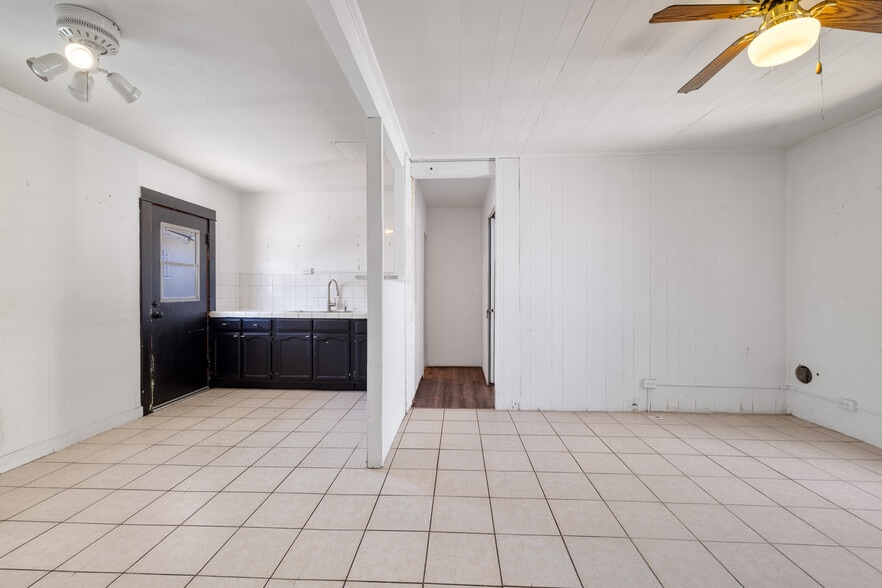 More Photos Of 11306 Burbank Blvd, North Hollywood Storefront Retail Residential For Lease