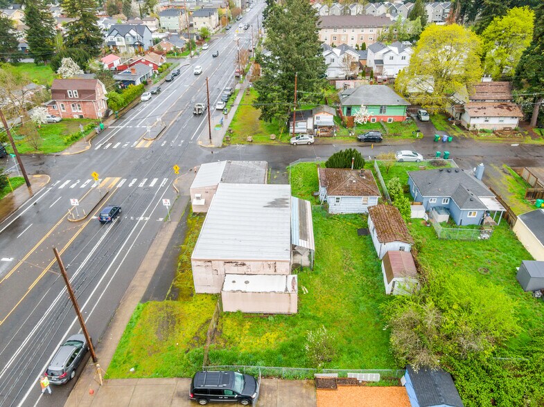 More Photos Of 5002 SE 122nd Ave, Portland Flex For Sale