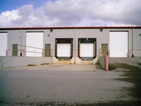 More Photos Of 265 E Bell Dr, Warsaw Distribution For Lease