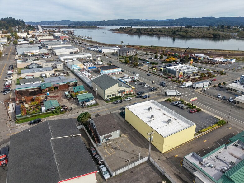 More Photos Of 137 Hall Ave, Coos Bay Office For Sale