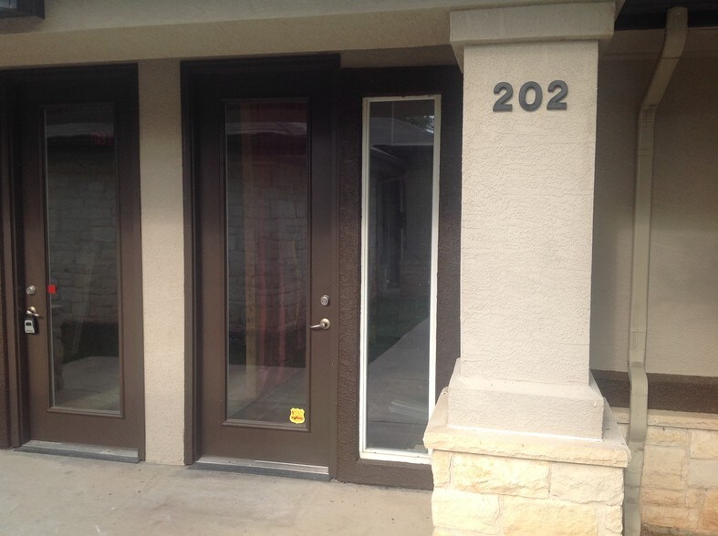 More Photos Of 930 S Bell Blvd, Cedar Park Office Residential For Lease