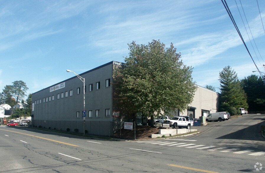 Primary Photo Of 1 Testa Pl, Norwalk Warehouse For Lease