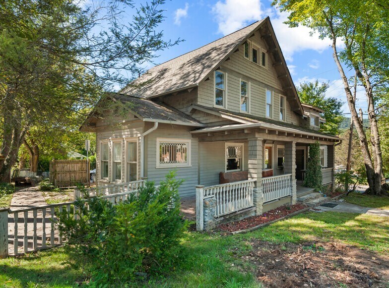 More Photos Of 99 Walnut St, Waynesville Office Residential For Sale