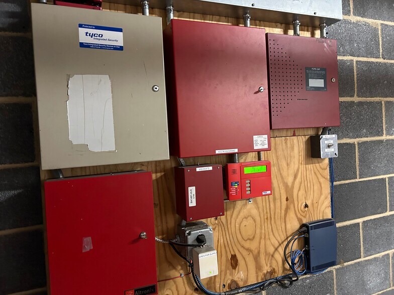 More Photos Of 2001 Market St, Ashland Manufacturing For Lease