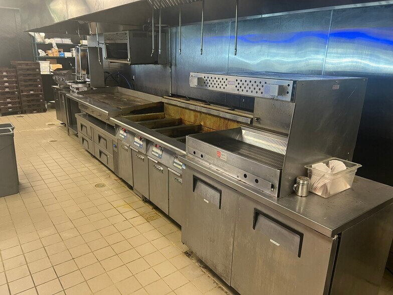 More Photos Of 5320 N Orange Blossom Trl, Orlando Restaurant For Sale