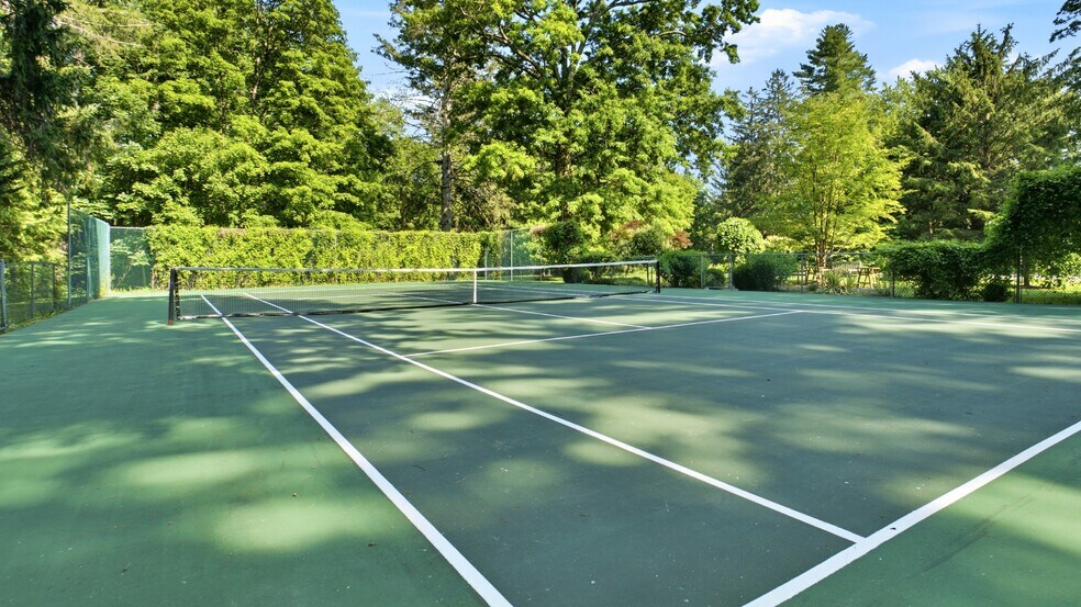 More Photos Of 11 Hawthorne Rd, Lenox Hotel For Sale