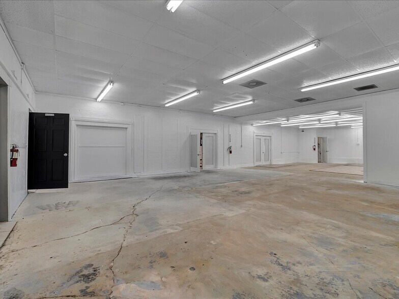 More Photos Of 1221 Abney Ave, Lufkin Office For Sale