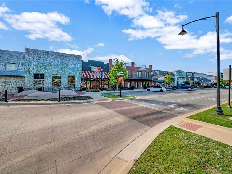 More Photos Of 132 Nacogdoches St, Center Storefront Retail Residential For Sale