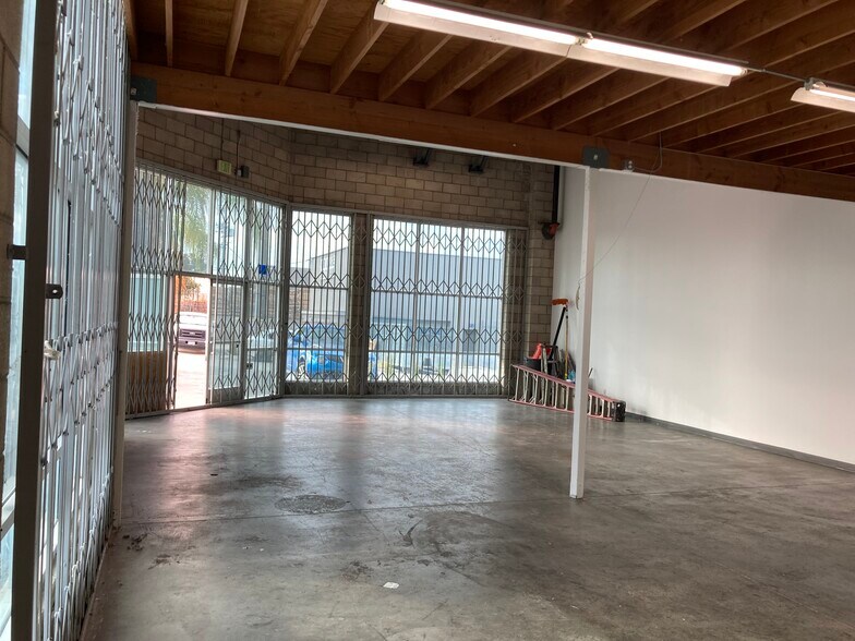 More Photos Of 9901 San Fernando Rd, Pacoima Warehouse For Lease
