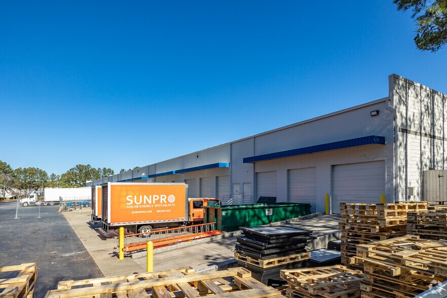 More Photos Of 400 Tradeport Blvd, Atlanta Unknown For Lease