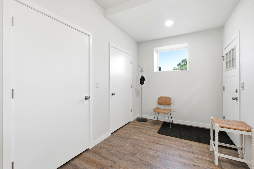 More Photos Of 111 W Hazel St, Albion Light Manufacturing For Sale