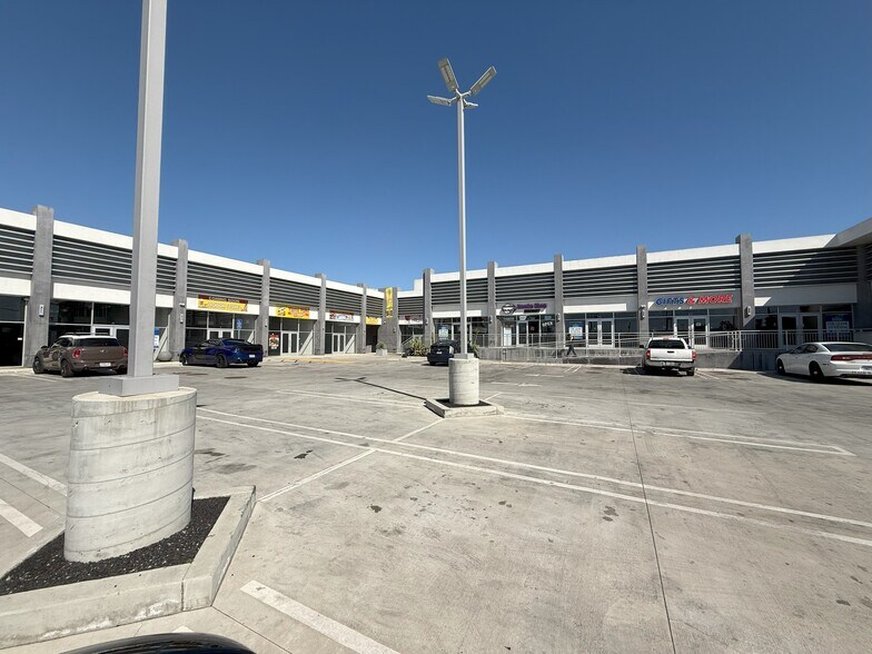 More Photos Of 1530 S Alameda St, Los Angeles General Retail For Lease