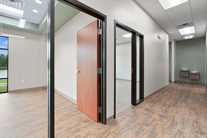 More Photos Of 2751 S Loop 336 W, Conroe Office For Sale