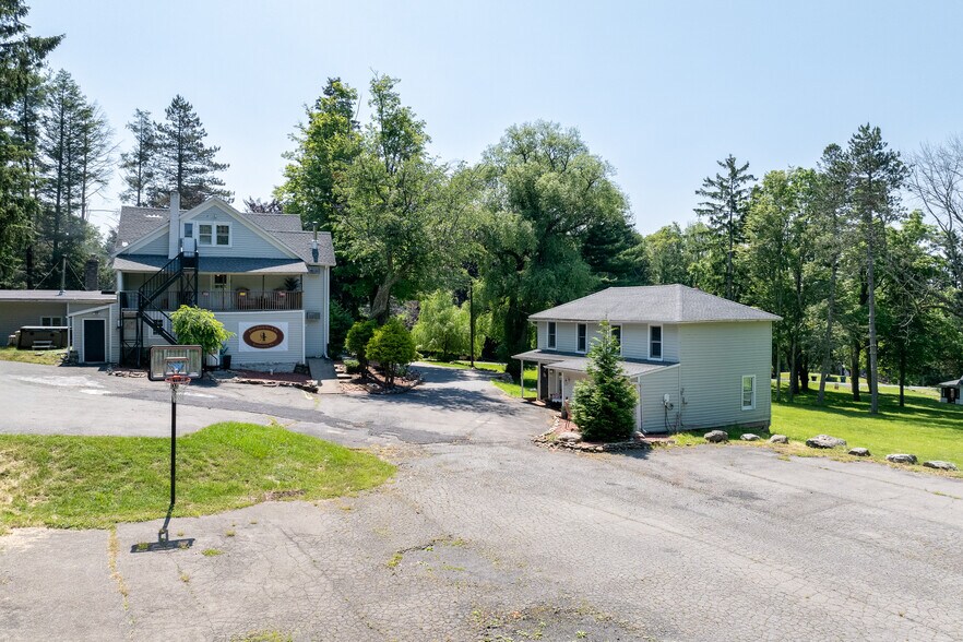 More Photos Of 2735 PA-390, Canadensis Hospitality For Sale