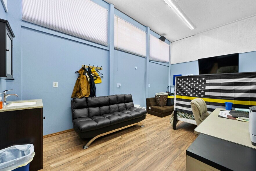 More Photos Of 1033-1047 W 3rd St, San Bernardino Warehouse For Sale