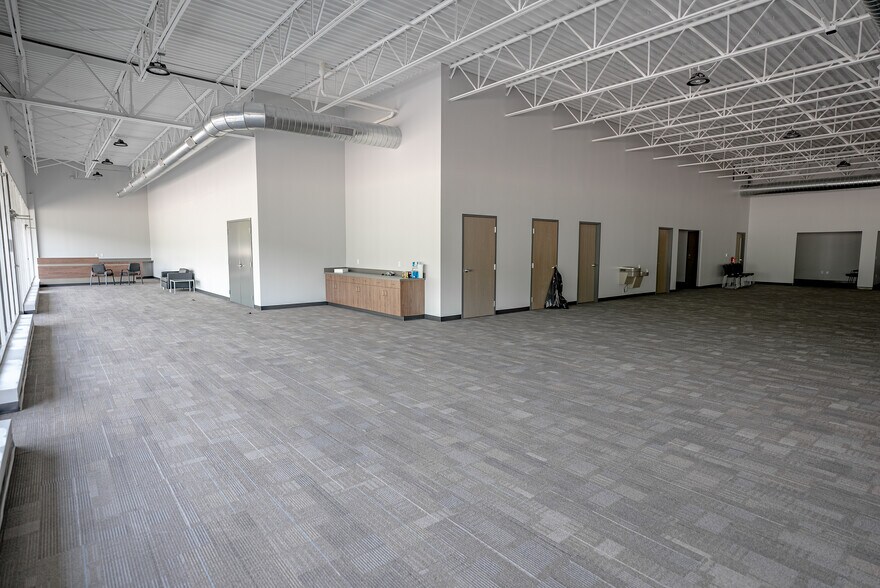 More Photos Of 6798-6816 Big Beaver Blvd, Beaver Falls Light Manufacturing For Lease