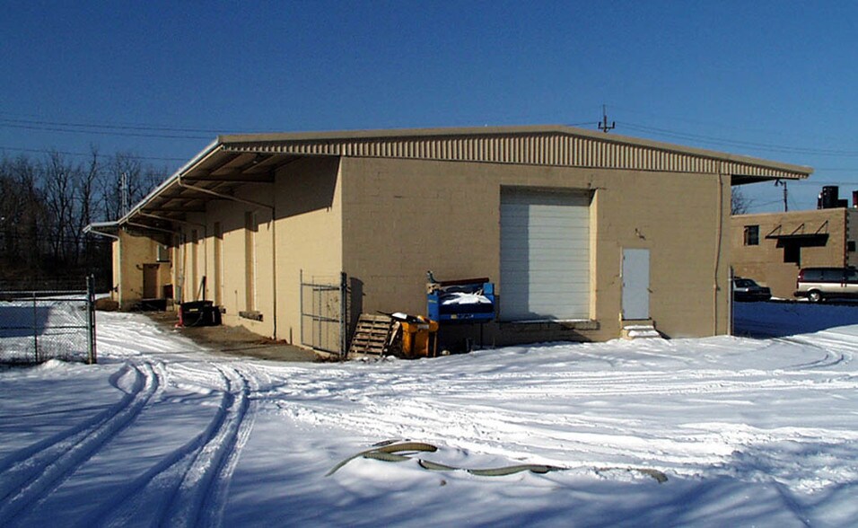 More Photos Of 11310 Southland Rd, Forest Park Manufacturing For Sale
