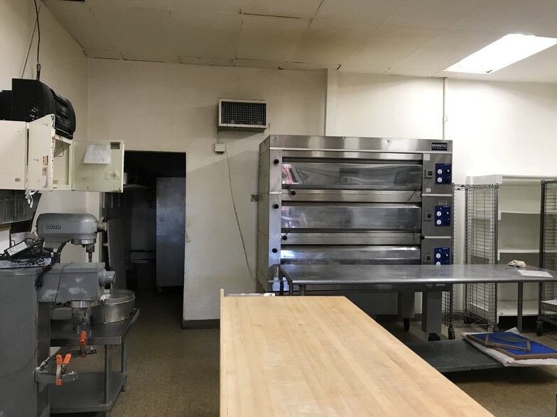 More Photos Of 126 Shadow Mountain Dr, El Paso Restaurant For Lease