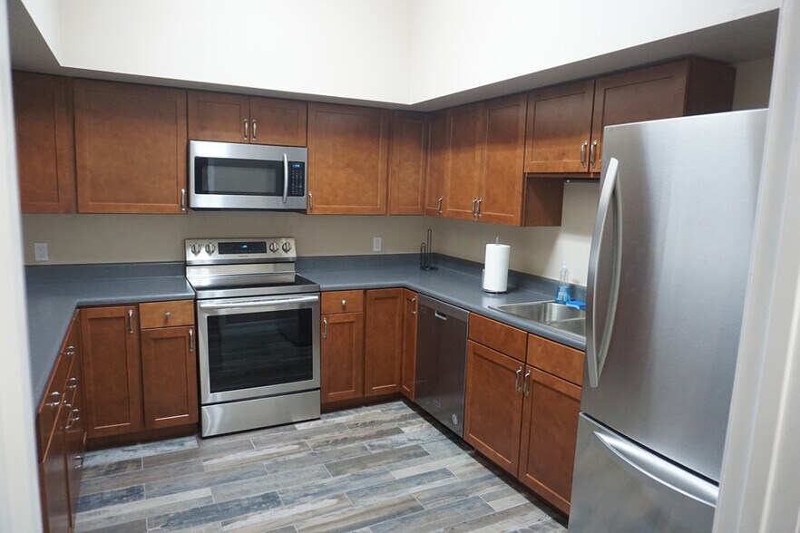 More Photos Of 3298 Summit, Pensacola Office For Lease