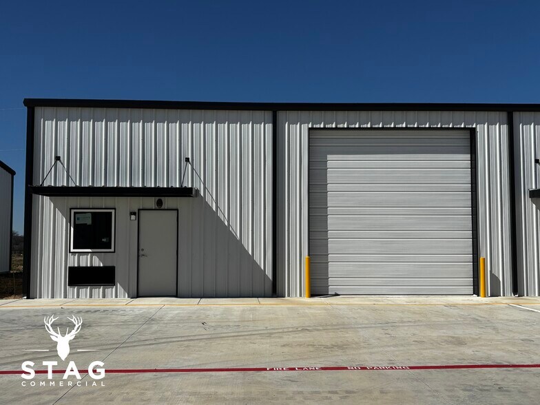 More Photos Of 11180 FM156, Northlake Warehouse For Lease
