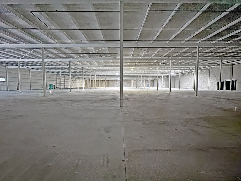 More Photos Of 1420 Discovery Pky, Alton Warehouse For Lease