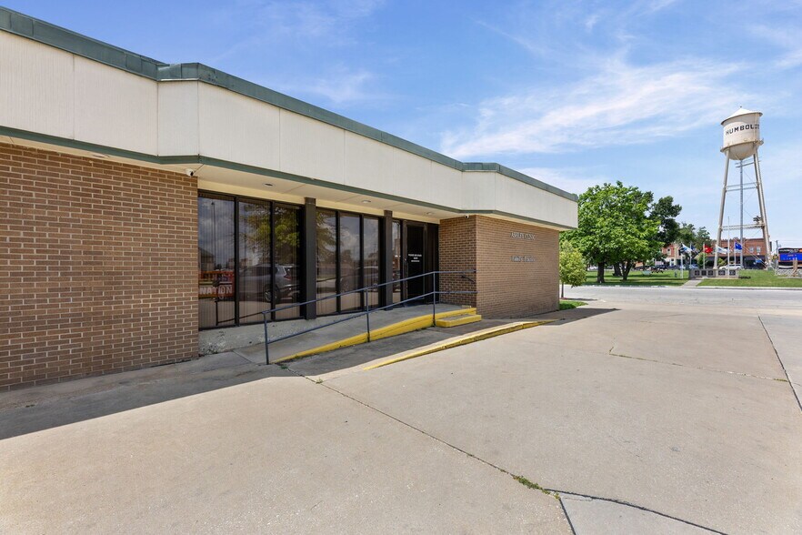 More Photos Of 202 S 9th St, Humboldt General Retail For Sale