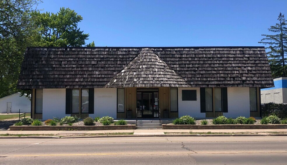 More Photos Of 1013 N Main St, Oshkosh Office For Sale