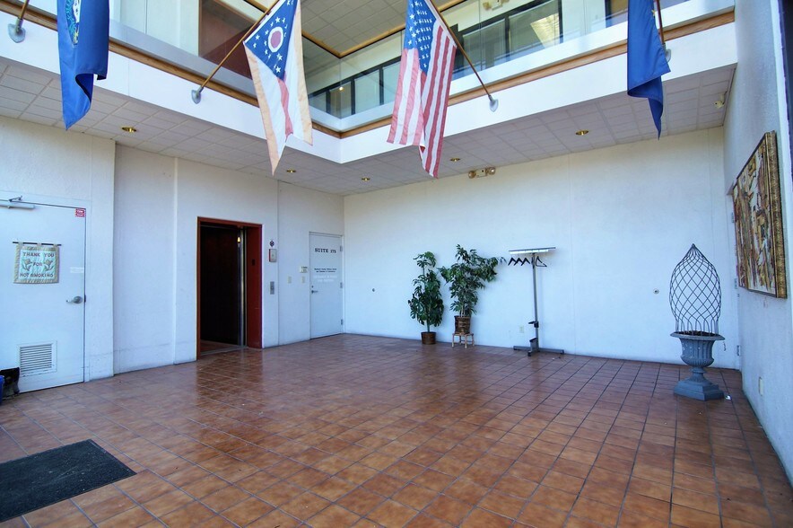 More Photos Of 555 E Eads Pky, Lawrenceburg Medical For Sale