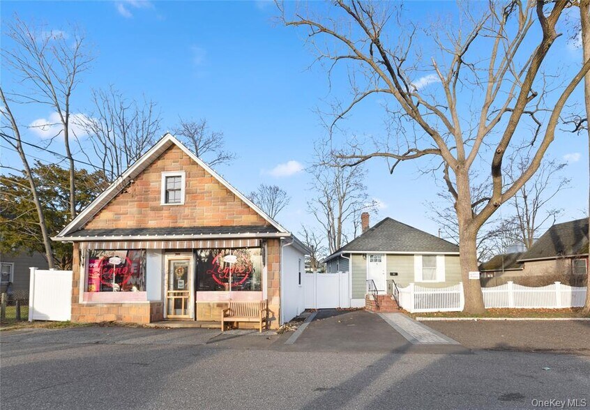 More Photos Of 305 4th Ave, Bay Shore Freestanding For Sale