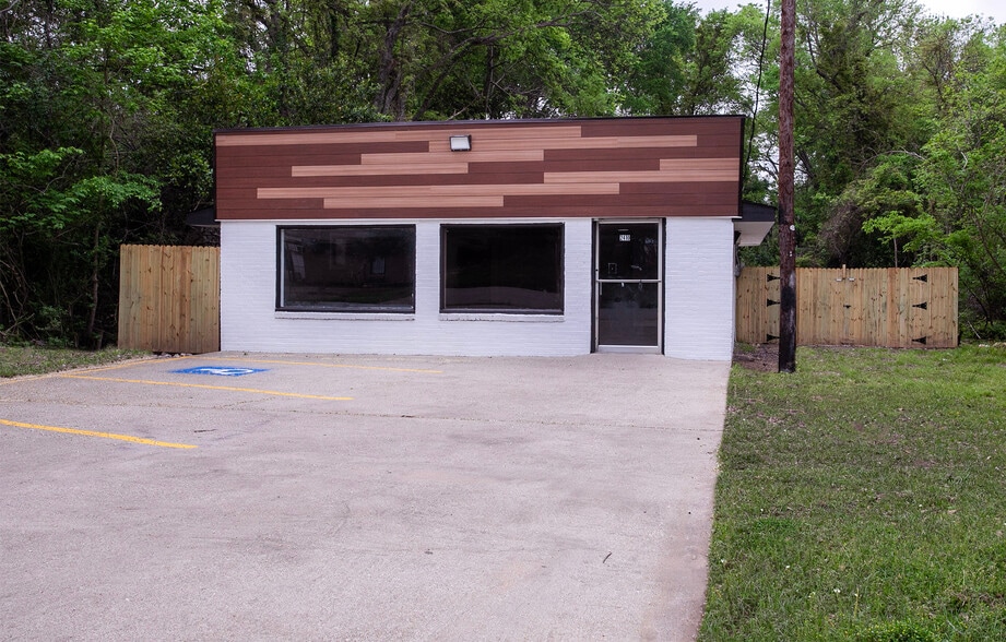 More Photos Of 2410 Angeline St, Kilgore Freestanding For Lease