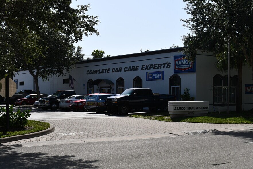 More Photos Of 25090 Bernwood Dr, Bonita Springs Showroom For Sale