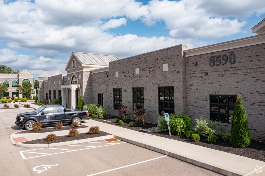 More Photos Of 8590 Yankee St, Dayton Medical For Lease