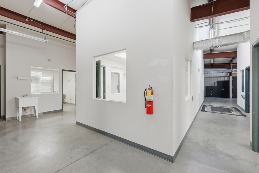More Photos Of 3743 Old Flowery Branch Rd, Oakwood Warehouse For Lease