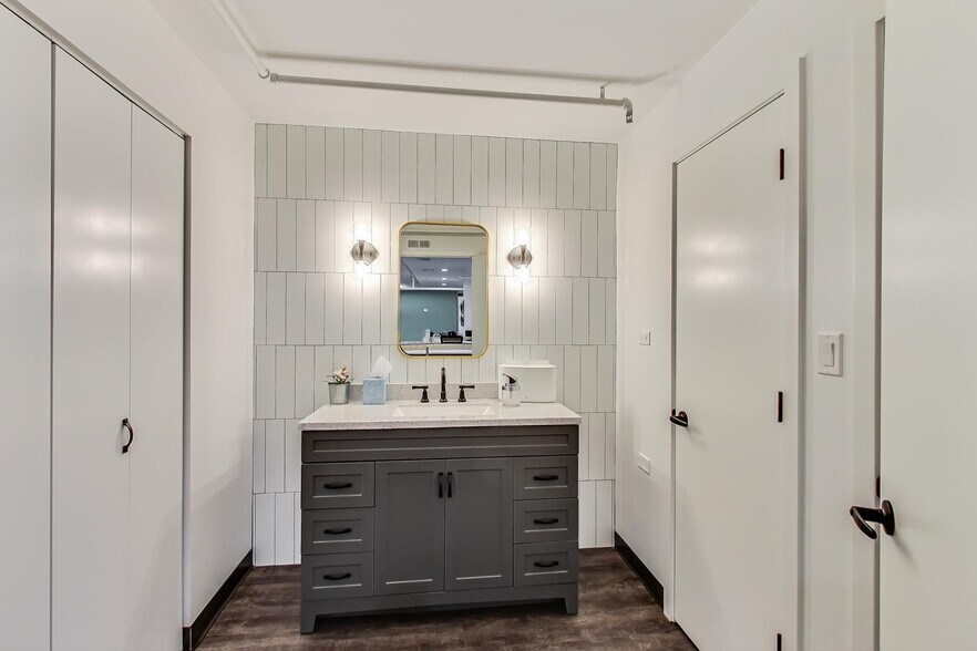 More Photos Of 324 W Touhy Ave, Park Ridge Office For Lease