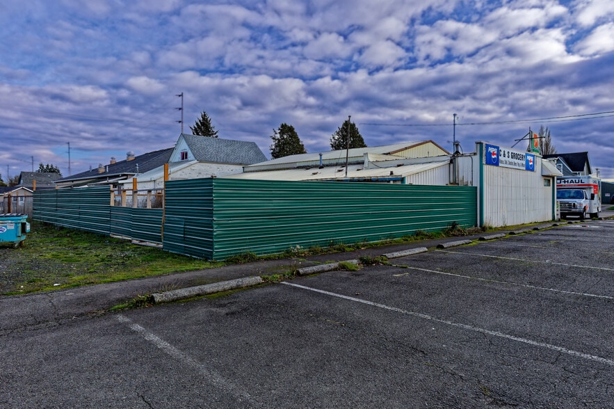 More Photos Of 112 Main St, Elma Flex For Sale